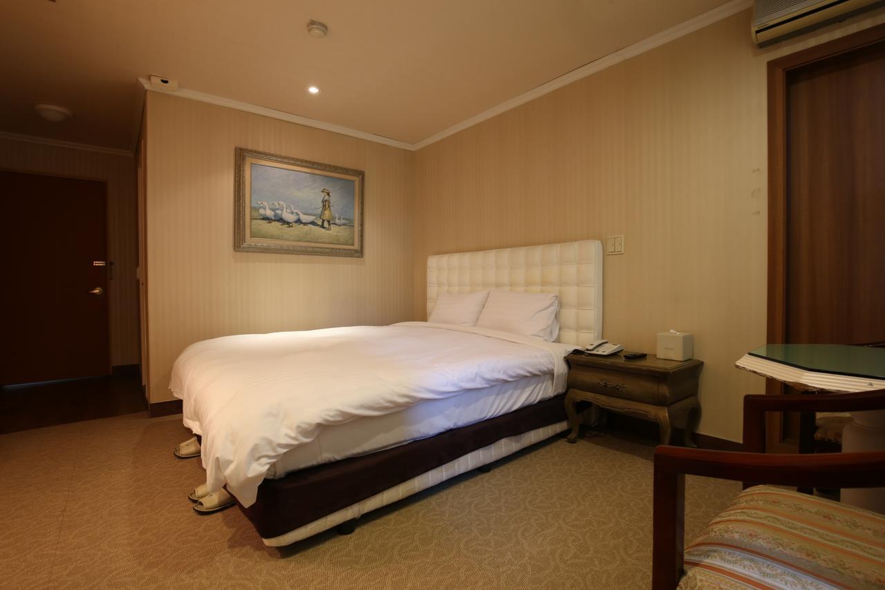 Lake Hills Hotel Songnisan Boeun Buitenkant foto