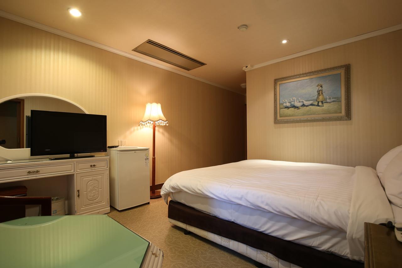 Lake Hills Hotel Songnisan Boeun Buitenkant foto