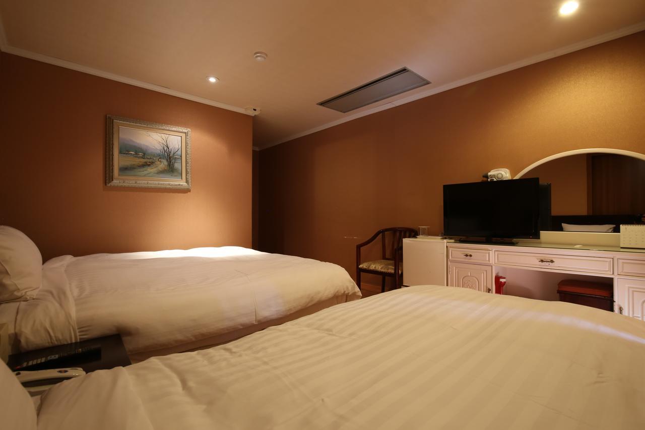 Lake Hills Hotel Songnisan Boeun Buitenkant foto