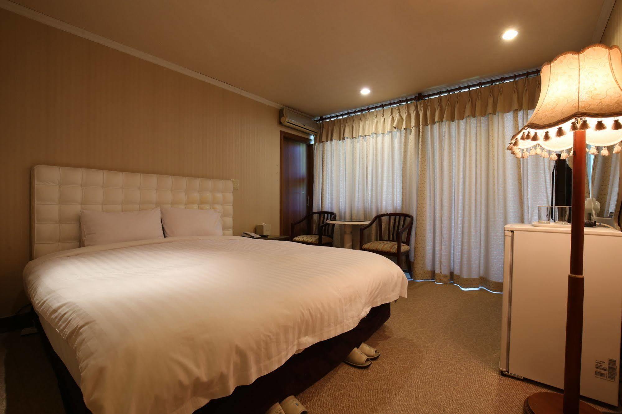 Lake Hills Hotel Songnisan Boeun Buitenkant foto